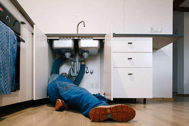 Professional Leak Detection technician working in Sneads Ferry, NC